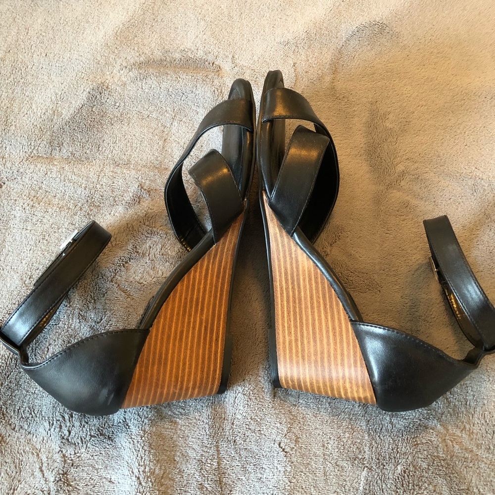 Torrid faux wood and faux leather black mini wedge